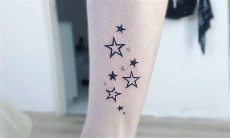 Estrellas en pierna de mujer 